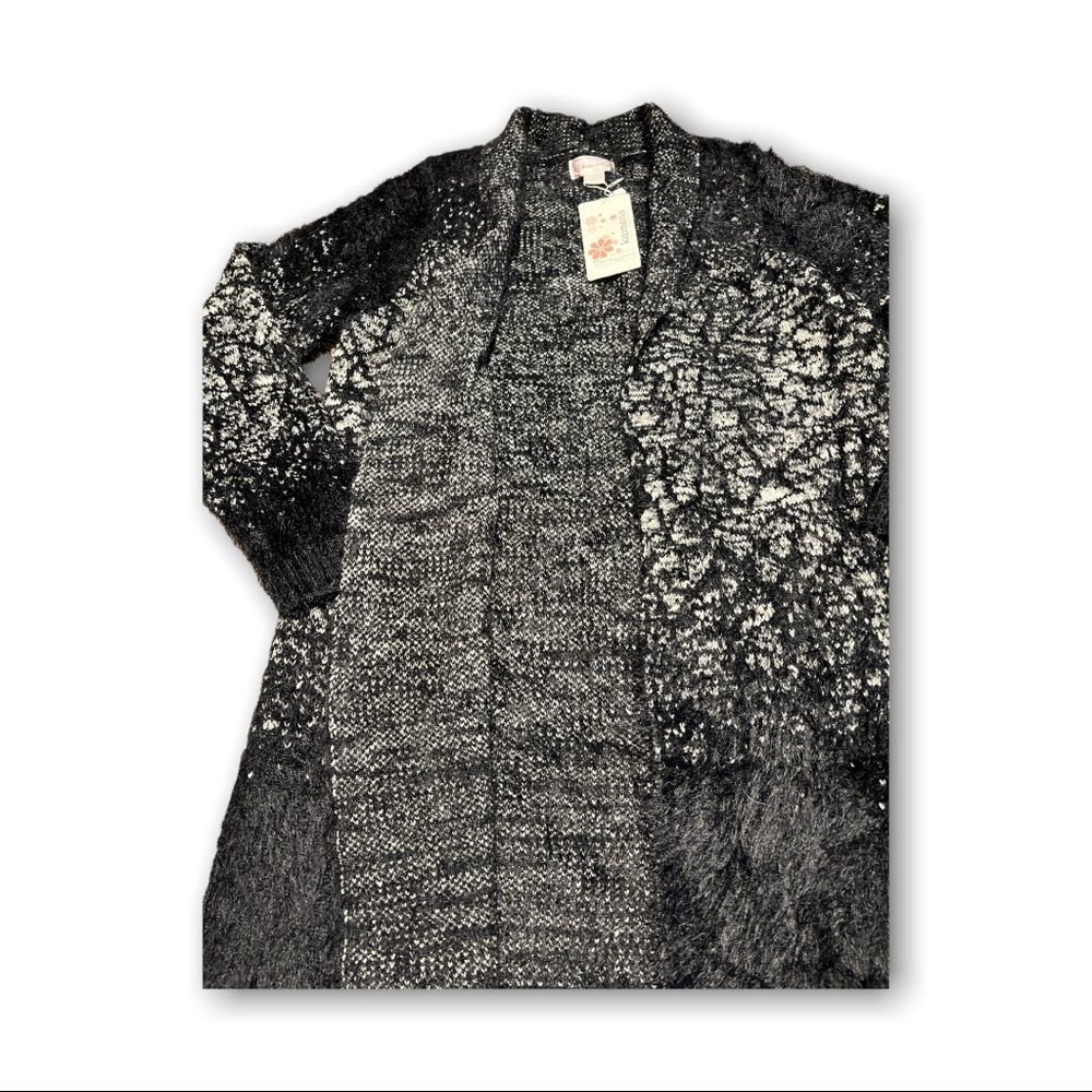 ⭐️Kamana Women’s Fuzzy Cardigan Sweater Size Medium NWOT